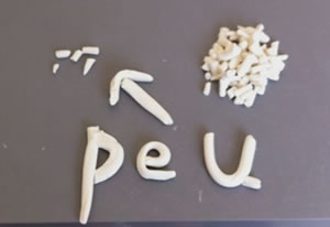 apprentissage dyslexie représentation de "peu" en pâte à modeler